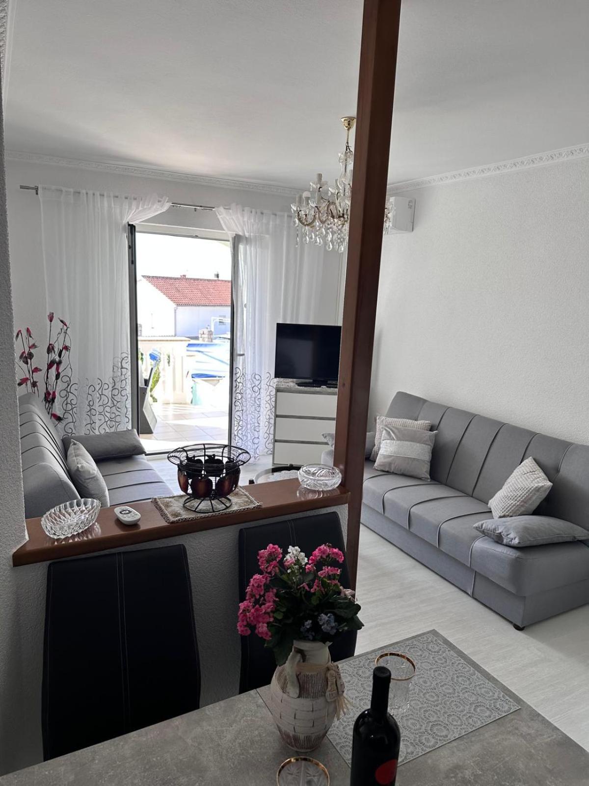 Apartmani Djurda คิร์ก ภายนอก รูปภาพ